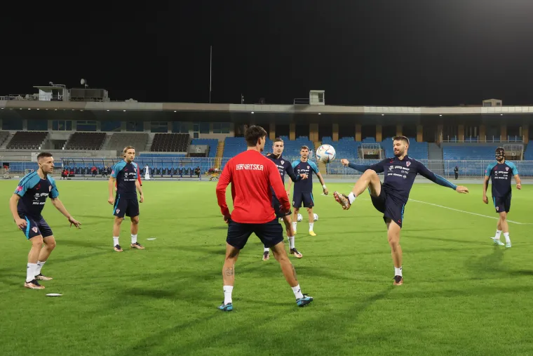 Prvi trening Vatrenih uoči SP-a: Ozlijeđeni Livaja promatrao, a Mandžukić se vratio u akciju