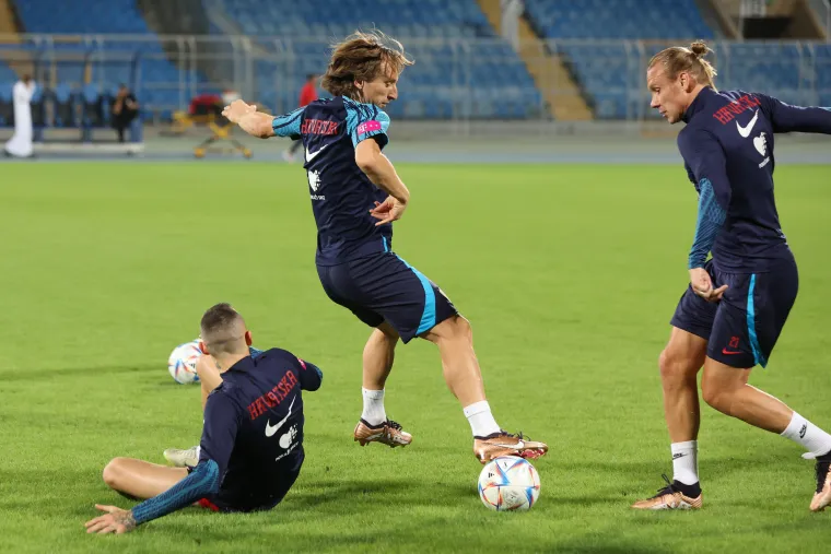 Prvi trening Vatrenih uoči SP-a: Ozlijeđeni Livaja promatrao, a Mandžukić se vratio u akciju