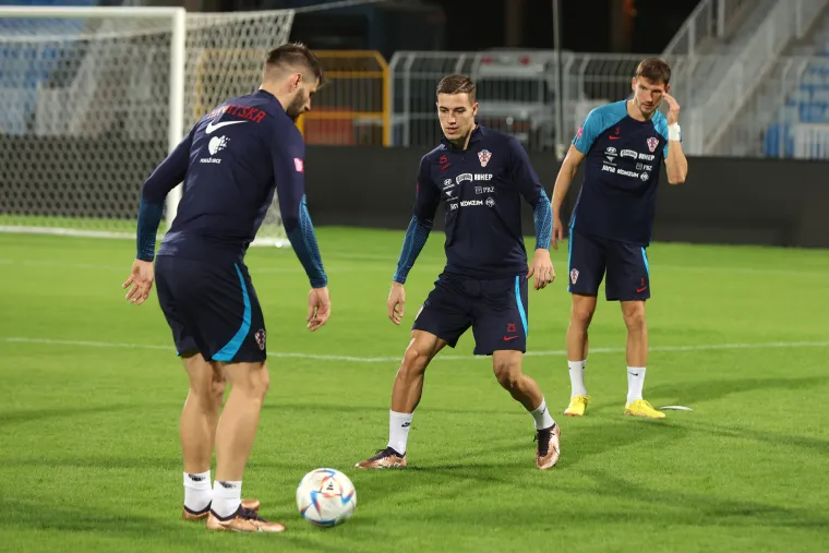 Prvi trening Vatrenih uoči SP-a: Ozlijeđeni Livaja promatrao, a Mandžukić se vratio u akciju
