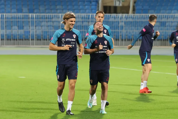 Prvi trening Vatrenih uoči SP-a: Ozlijeđeni Livaja promatrao, a Mandžukić se vratio u akciju