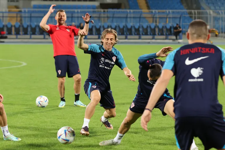 Prvi trening Vatrenih uoči SP-a: Ozlijeđeni Livaja promatrao, a Mandžukić se vratio u akciju