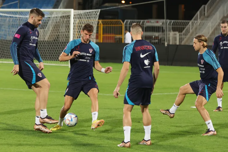 Prvi trening Vatrenih uoči SP-a: Ozlijeđeni Livaja promatrao, a Mandžukić se vratio u akciju