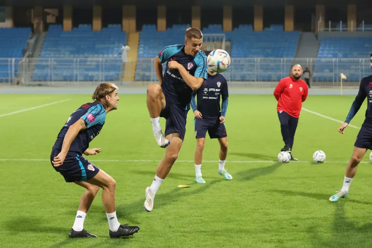 Prvi trening Vatrenih uoči SP-a: Ozlijeđeni Livaja promatrao, a Mandžukić se vratio u akciju