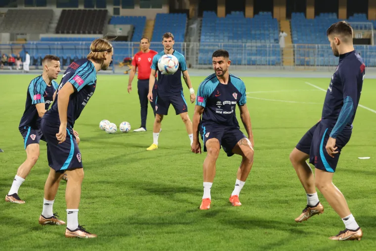 Prvi trening Vatrenih uoči SP-a: Ozlijeđeni Livaja promatrao, a Mandžukić se vratio u akciju