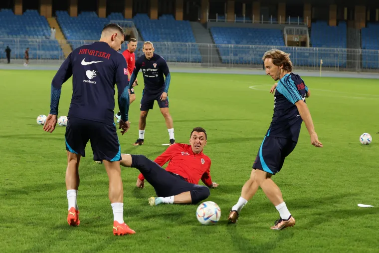 Prvi trening Vatrenih uoči SP-a: Ozlijeđeni Livaja promatrao, a Mandžukić se vratio u akciju