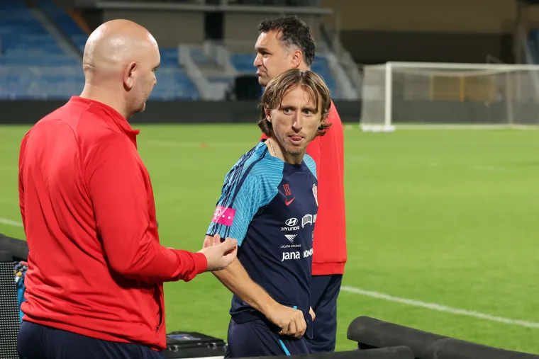 Prvi trening Vatrenih uoči SP-a: Ozlijeđeni Livaja promatrao, a Mandžukić se vratio u akciju