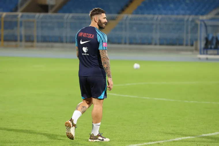 Prvi trening Vatrenih uoči SP-a: Ozlijeđeni Livaja promatrao, a Mandžukić se vratio u akciju