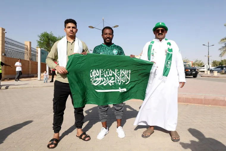 Prelijepe Hrvatice plijenile pažnju na stadionu, a jedna Saudijka imala je posebnu poruku za Luku Modrića