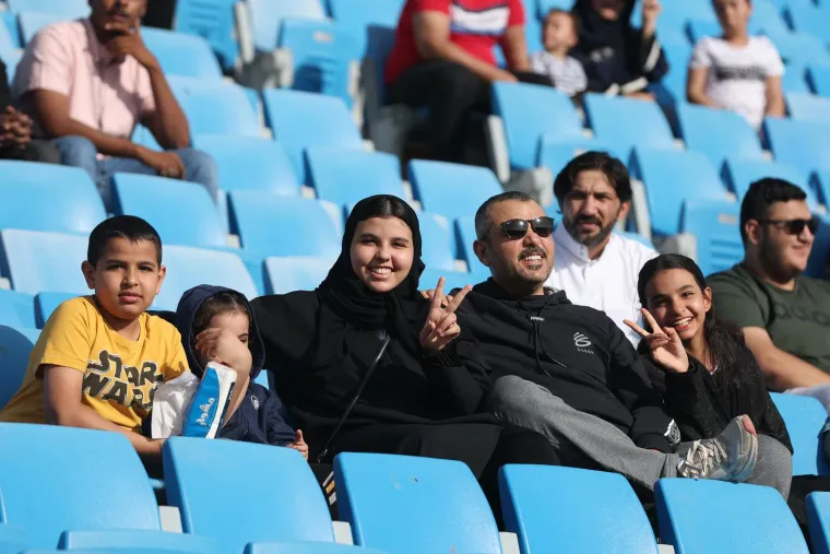 Prelijepe Hrvatice plijenile pažnju na stadionu, a jedna Saudijka imala je posebnu poruku za Luku Modrića