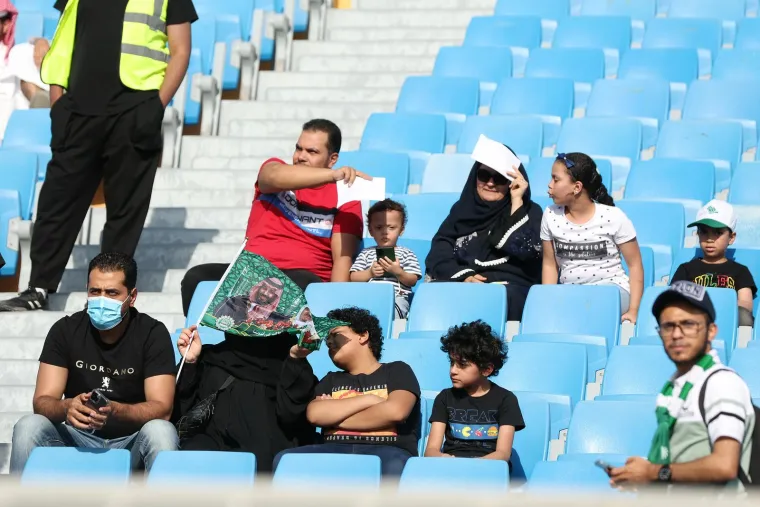 Prelijepe Hrvatice plijenile pažnju na stadionu, a jedna Saudijka imala je posebnu poruku za Luku Modrića