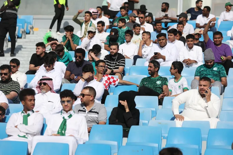 Prelijepe Hrvatice plijenile pažnju na stadionu, a jedna Saudijka imala je posebnu poruku za Luku Modrića