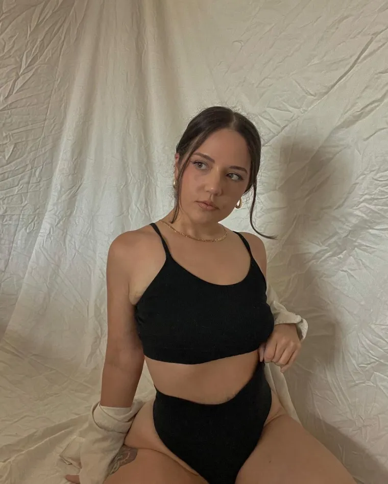 Lockett je rekla da bi unijela 3000 kalorija dnevno, žvaćući kekse za doručak prije nego &scaron;to bi se prepustila hamburgeru, pilećim nuggetsima i velikim slatkim sokovima za ručak.