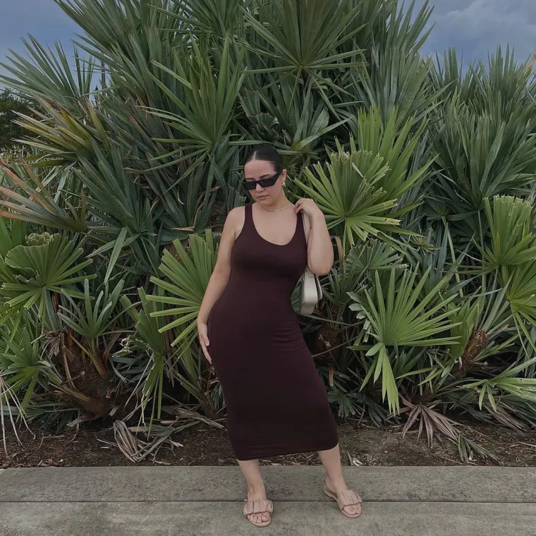 Sada ova zagovornica zdrave prehrane, koja svoj put prema vitkoj liniji, zajedno sa svim problemima poput strija i opu&scaron;tene kože spremno dijeli na Instagramu,  doručkuje bjelanjke sa &scaron;pinatom i rajčicom, a za ručak tanjurić riže, povrća kuhanog na pari i mljevene puretine. Za večeru Lockett ima piletinu ili &scaron;kampe umotane u li&scaron;će zelene salate umjesto tortilja s puno ugljikohidrata.