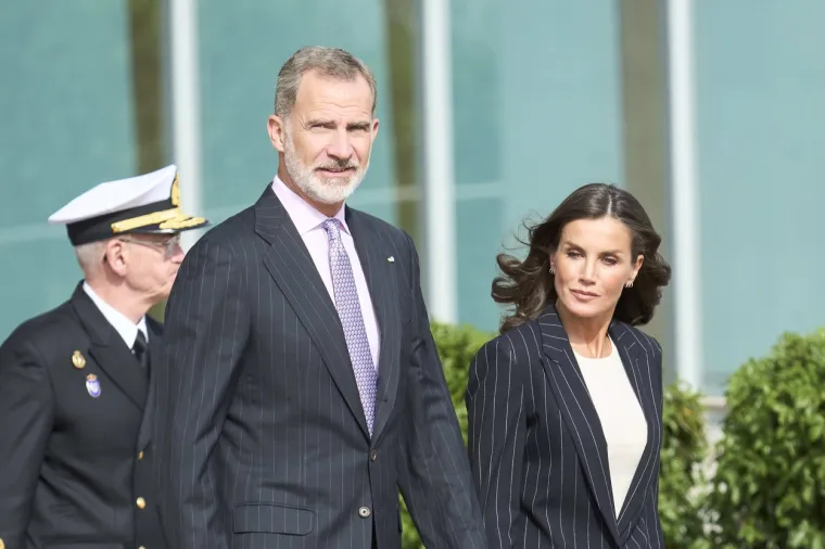 Podsjetimo, kralj Filip i kraljica Letizia boravili su privatno u Hrvatskoj godine 2016. Tada su u kolovozu proveli tjedan dana sa svojim kćerima Leonor (17) i Sofijom (15) na jedrilici ploveći uz obalu Dalmacije, izvijestili su &scaron;panjolski mediji.