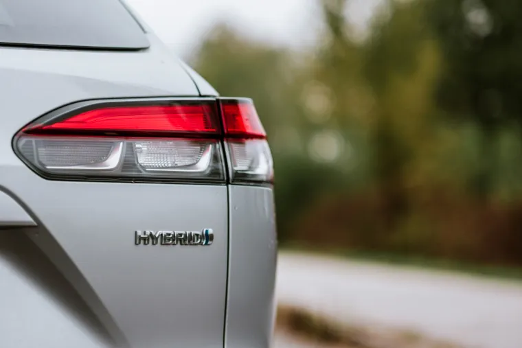 T-Mate za model Corolla Cross kombinacija je najnovije generacije sustava Toyota Safety Sense i drugih sustava za pomoć pri vožnji i parkiranju te aktivnu sigurnost koji, osim što vožnju čine jednostavnijom i sigurnijom, štite sve putnike u vozilu, ali i ostale sudionike u prometu u različitim situacijama.