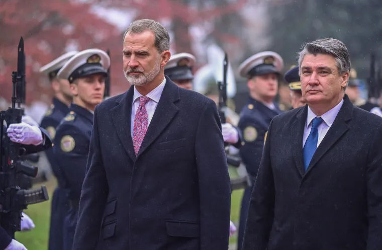 Ništa im neće 'ovi dan pokvarit' pa ni kiša: Milanović i supruga Sanja ugostili kraljevski par