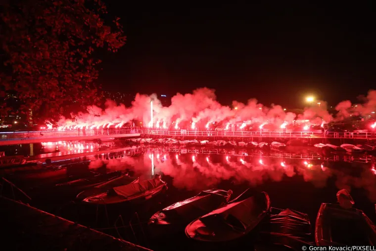 Armada spektakularnom bakljadom odala počast žrtvama Vukovara: Ni ružno, kišno vrijeme nije ih zaustavilo