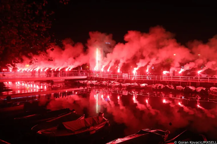Armada spektakularnom bakljadom odala počast žrtvama Vukovara: Ni ružno, kišno vrijeme nije ih zaustavilo