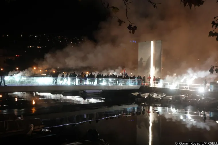 Armada spektakularnom bakljadom odala počast žrtvama Vukovara: Ni ružno, kišno vrijeme nije ih zaustavilo