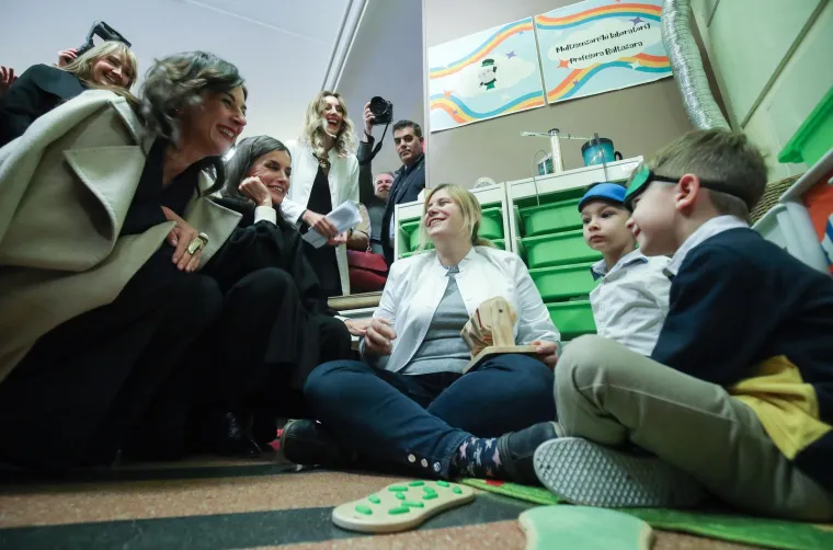 Kraljica Letizia i na&scaron;a Sanja zablistale u savr&scaron;enim izdanjima: Svi se pitaju i tko je misteriozna crnka u dru&scaron;tvu ministra?