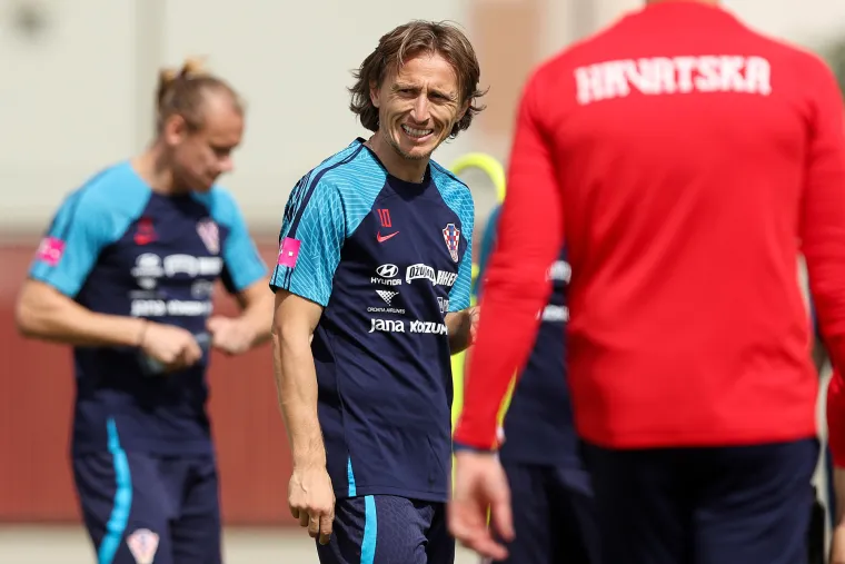 Neočekivani gosti na treningu iznenadili Vatrene: Zanimljiv detalj na Vla&scaron;ićevim kopačkama