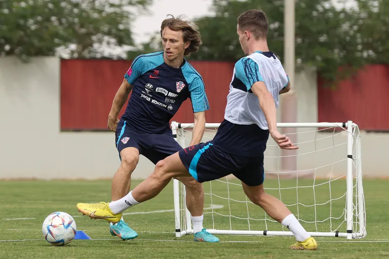 Neočekivani gosti na treningu iznenadili Vatrene: Zanimljiv detalj na Vla&scaron;ićevim kopačkama