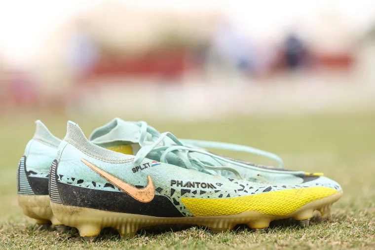 Kopačke Nikole Vla&scaron;ića na kojima je zastava Hrvatske i natpis Split. Iako je Vla&scaron;ić napustio klub s Poljuda jo&scaron; 2017. godine, Hajduk i njegov rodni Split će mu zauvijek ostati u srcu.