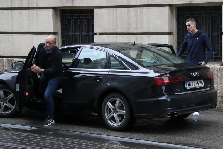 Novi Vatreni veznjak, Luka Sučić, na okupljanje se stigao u Audiju A6, no nije ga vozio on