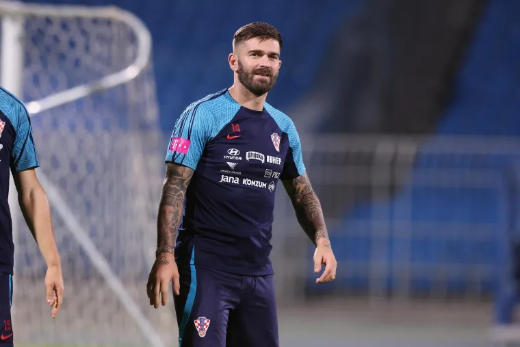Ikona Hajduka, Marko Livaja, nema vozačku dozvolu pa ga voze drugi. Početkom godine je na pitanje novinara za&scaron;to nema vozačku rekao da ga to jednostavno ne zanima. "Ma nemam ja volje za to, jo&scaron; kad sam bio mulac nije me nikako privlačilo sjest za volan. Nisam ni vozački polagao. Ne, nemam u Hajduku vozača, ali prijatelji uskaču. Mislim da ću i to morat uskoro rije&scaron;it, ne mogu se stalno izvlačit", rekao je jednom prilikom u intervjuu za Slobodnu Dalmaciju