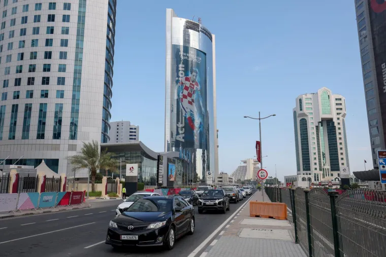 Na ogromnom neboderu u Dohi osvanuo najveći Modrić ikad: Jedna je od najvećih zvijezda SP-a, ovo su 'kraljevski' kadrovi