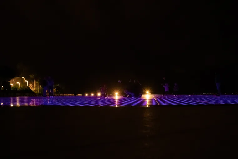 Pelje&scaron;ki most, zadarsi Pozdrav Suncu i pulski rotor okupani u ljubičastom. To je za Palčiće