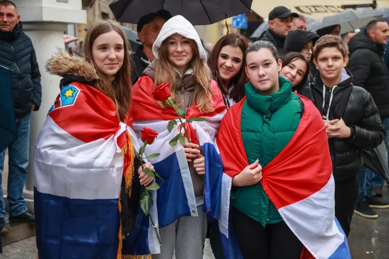 Pogledajte ove prizore: Građani Vukovara i brojni domoljubi odali počast Gradu heroju u Domovinskom ratu