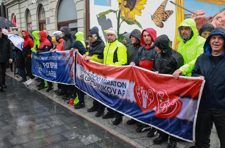 Pogledajte ove prizore: Građani Vukovara i brojni domoljubi odali počast Gradu heroju u Domovinskom ratu