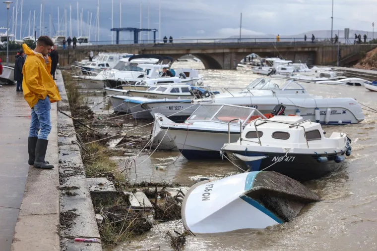 Grmljavinsko nevrijeme pogodilo je područje Novog Vinodolskog i okolice, ali i Crikvenice te sjevernog dijela Krka.
