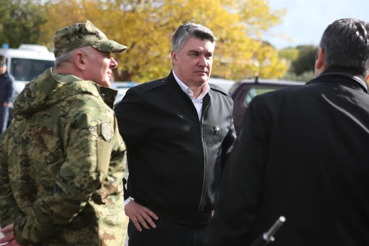 Primjećujete li neobičan detalj na ovoj slici iz Škabrnje? Pogledajte kako je dočekan Zoran Milanović
