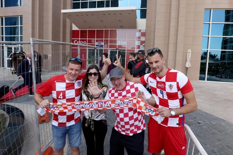 Vatreni stigli u Dohu u sjajnom raspoloženju! Modrić namigivao reporterima i navijačima