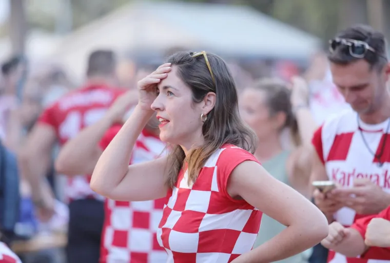Biramo najljepšu navijačicu: Tko će od ovih dama u kockicama ponijeti titulu najzgodnije?