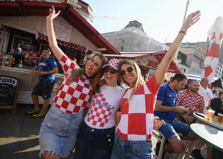 Biramo najljepšu navijačicu: Tko će od ovih dama u kockicama ponijeti titulu najzgodnije?