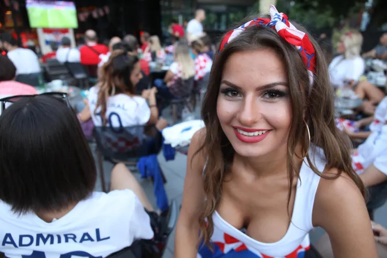Biramo najljepšu navijačicu: Tko će od ovih dama u kockicama ponijeti titulu najzgodnije?