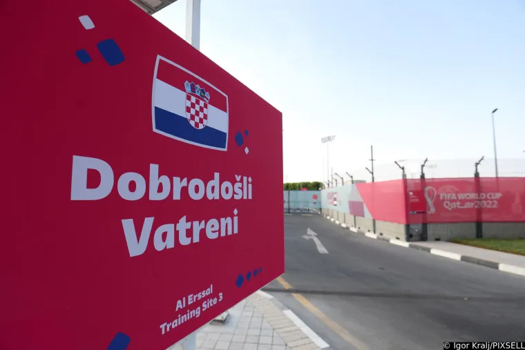 Pogledajte fotografije s prvog treninga Vatrenih u Kataru: Ćorluka u&scaron;ao u duel s Gvardiolom