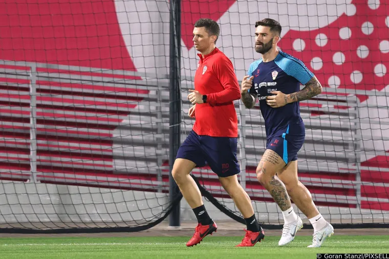 Pogledajte fotografije s prvog treninga Vatrenih u Kataru: Ćorluka u&scaron;ao u duel s Gvardiolom