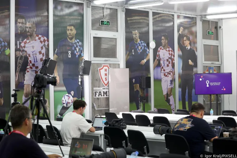 Pogledajte fotografije s prvog treninga Vatrenih u Kataru: Ćorluka u&scaron;ao u duel s Gvardiolom