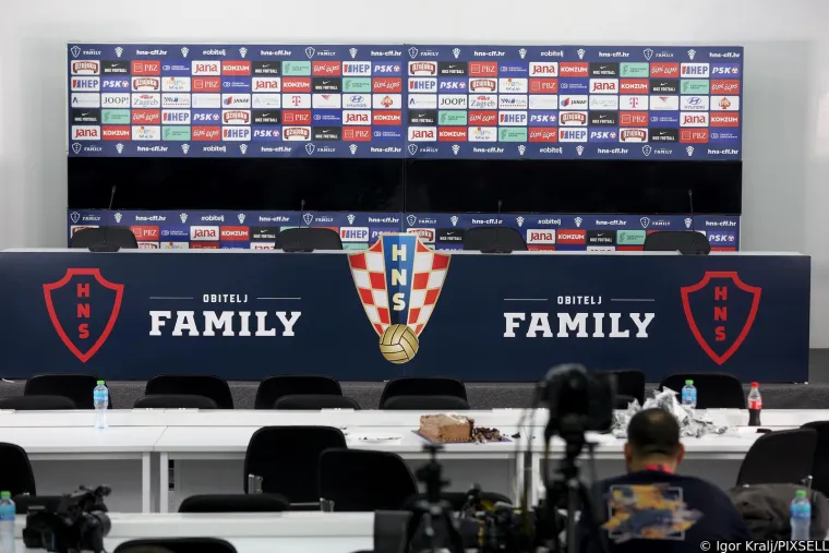 Pogledajte fotografije s prvog treninga Vatrenih u Kataru: Ćorluka u&scaron;ao u duel s Gvardiolom