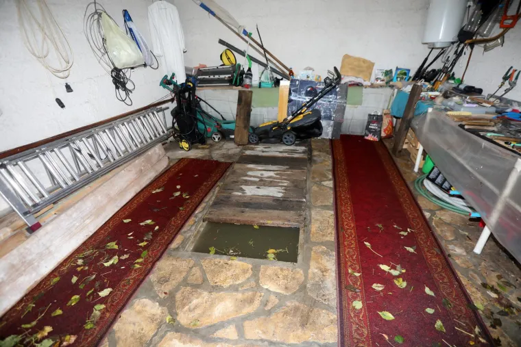 Uni&scaron;teni auti, trgovine, podrumi i ceste. Pogledajte posljedice nezapamćene ki&scaron;e u Novom Vinodolskom