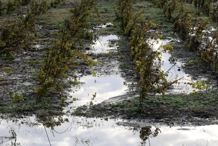 Ove fotografije svjedoče razmjerima katastrofe u Novom Vinodolskom, ljudi su spašavali što se spasiti da