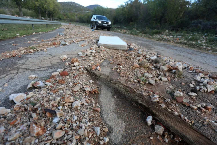 Ove fotografije svjedoče razmjerima katastrofe u Novom Vinodolskom, ljudi su spašavali što se spasiti da
