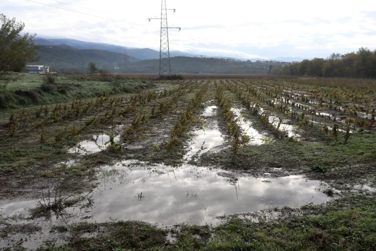 Ove fotografije svjedoče razmjerima katastrofe u Novom Vinodolskom, ljudi su spašavali što se spasiti da
