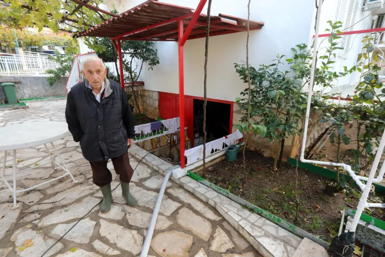 Ove fotografije svjedoče razmjerima katastrofe u Novom Vinodolskom, ljudi su spašavali što se spasiti da