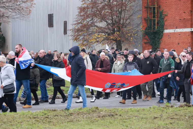U Borovu odana počast stradalim žrtvama, došle i 'Žene u crnom' iz Beograda