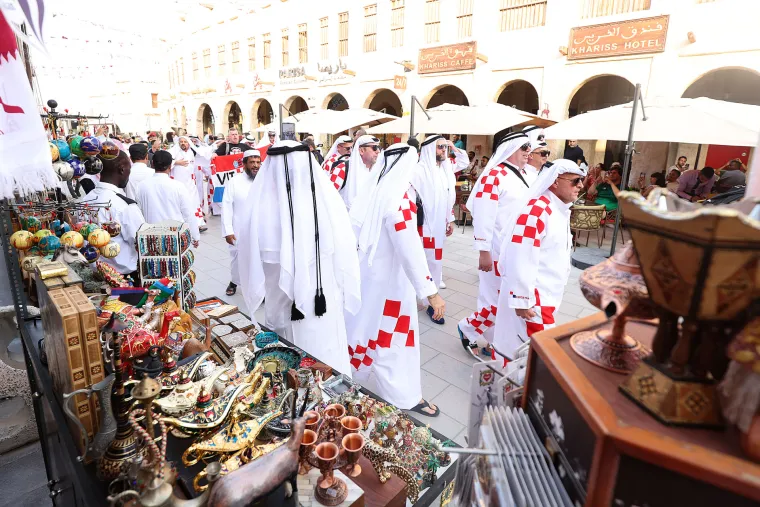 GALERIJA Hrvatski navijači apsolutni hit na ulicama Dohe! Ovakvo izdanje nitko nije očekivao